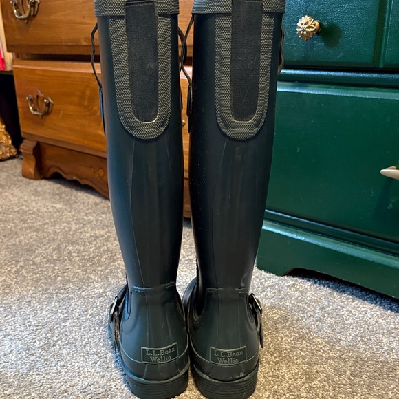 L.L. Bean Wellie Tall Rubber Rain Boots. Size 7 - Picture 2 of 7